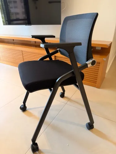 Cadeira Office Dobrável com Rodas - NOVA / sem uso