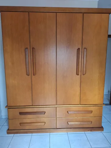 Guarda roupa madeira maciça