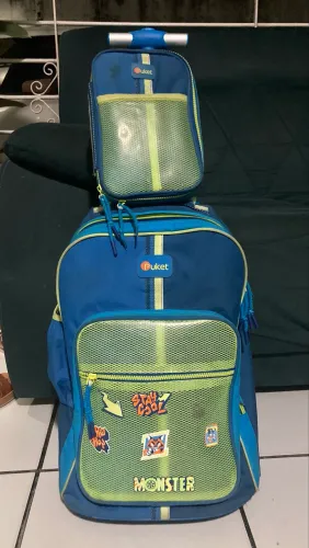 Mochila e estojo Puket