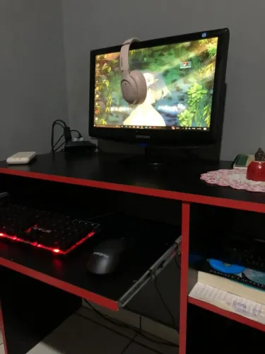 Computador Dell i5 em ótimo estado (acompanha tudo, inclusive a mesa)
