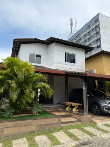 ALUGUEL CASA CONDOMÍNIO FECHADO TRÊS SUÍTES INFRAESTRUTURA COMPLETA PRÓXIMO À PORTARIA DE