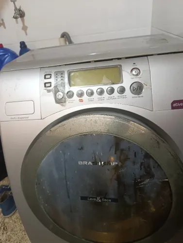 Máquina de lavar e seca antiga