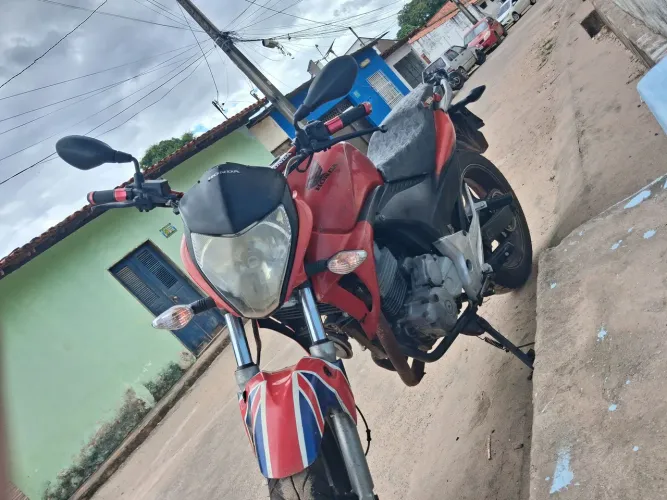 Vendo cb300r toda revisada. Troco em 160 é xre300