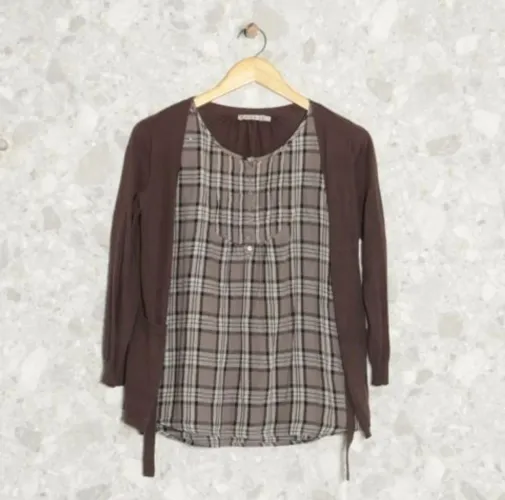 Blusa com casaco marrom, cinza e xadrez tamanho P