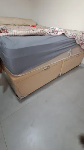 Cama queen com box bau
