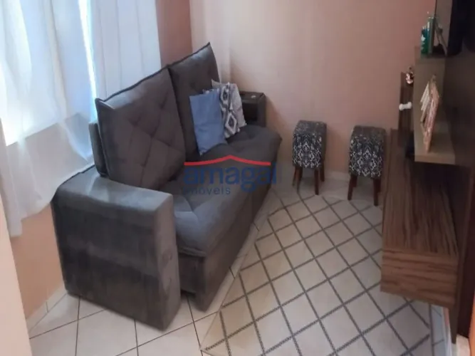 Condomínio em Jacareí, no bairro Jardim Califórnia, à venda.