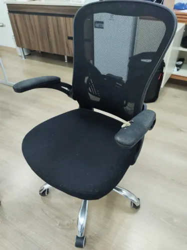 Cadeira de escritório com apoio lombar ergonômica