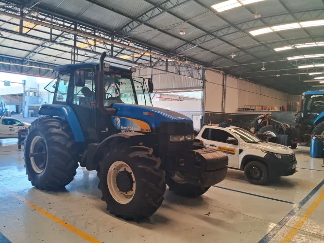 TRATOR TM7040