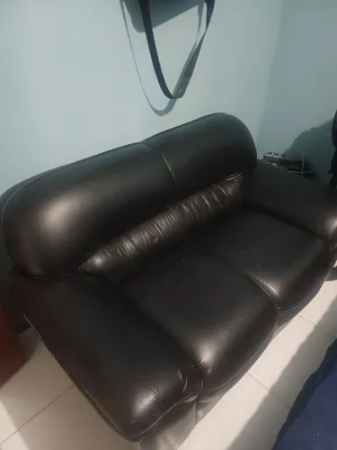 VENDO SOFA DE COURO 2 LUGARES