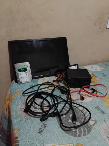 Peças de pc ,Hardware PC: Monitor LCD + Fonte ATX 350W + HD Seagate SkyHawk + Cabos