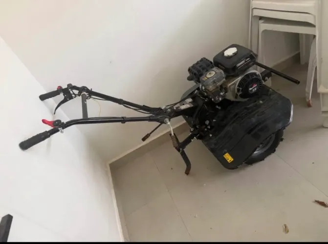 Vende-se tratorito