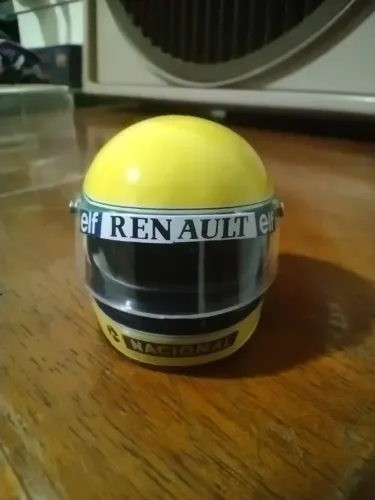 Mini capacete 1:8 do Senna temp. 1985 Kyosho