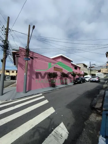 Sobrado 295m² com 4 quartos, área gourmet e móveis em peroba rosa | 2 vagas  | Próximo ao 