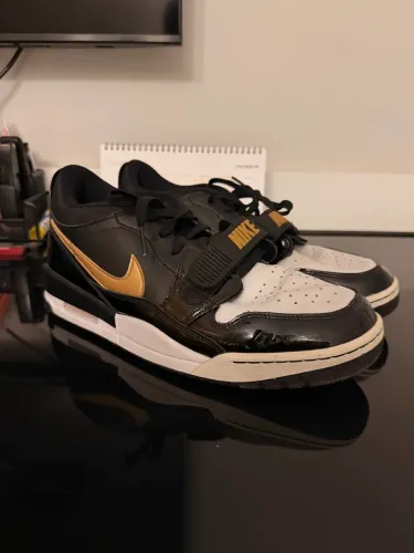NIKE JORDAN BLACK 43