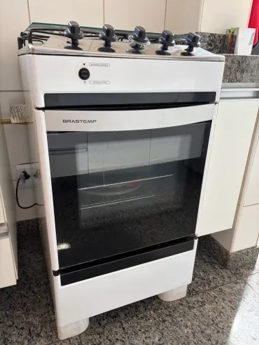 Vende se fogão praticamente novo