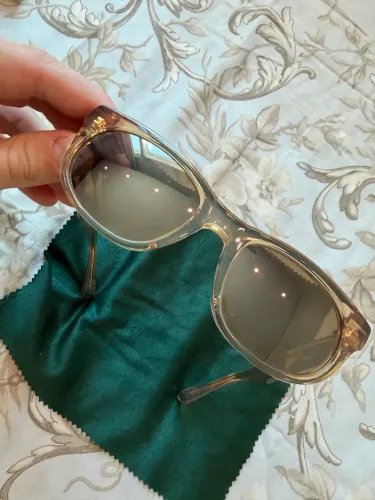 Óculos de Sol Bottega Veneta BV1145S - Acetato Transparente com Detalhe Dourado
