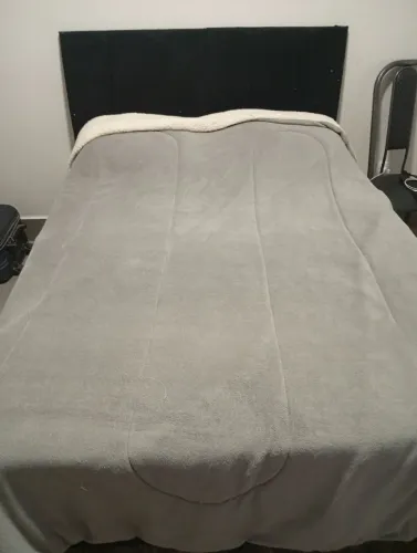 R$: 550.00 - Vendo Cama Box Casal com colchão de Molas ensacadas e cabeceira 