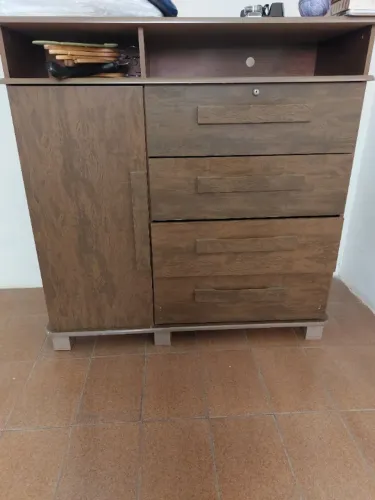 Cômoda em madeira super conservada!