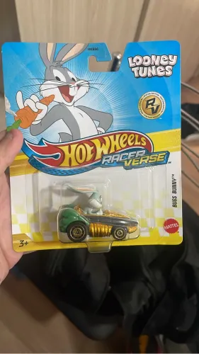 Hot Wheels racerverse racer verse - Bugs Bunny chase
