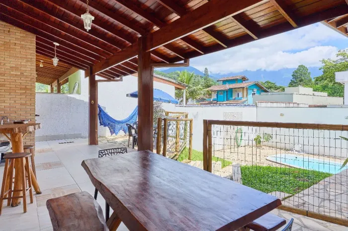 Casa com 4 dormitórios à venda, 210 m² por R$ 1.600.000 - Horto Florestal - Ubatuba/SP