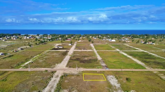 Vende-se terreno em Balneário Arroio do Silva Sc