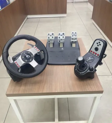 Volante Logitech G27 ótimo estado