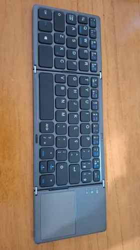 Teclado portátil sem fio com trackpad
