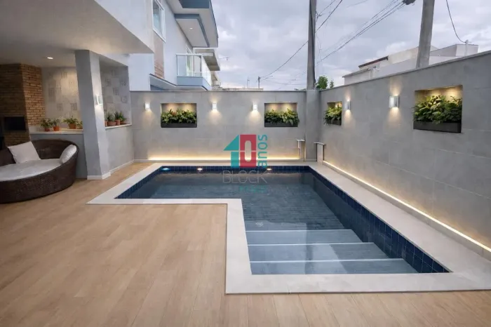Vargem Pequena | Casa de Condomínio 3 quartos, sendo 3 suites