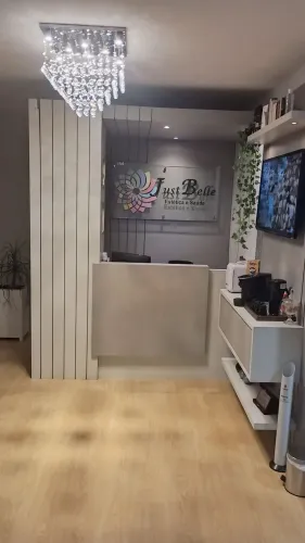 Sala Comercial em Clínica de Alto Padrão | Recepção, Estacionamento e Despesas Inclusas
