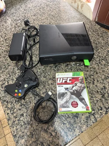 Xbox 360 impecável dsblq ( aceita trocas )