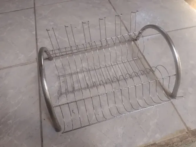 Escorredor de Pratos e Copos Aço Inox - Resistente e Prático