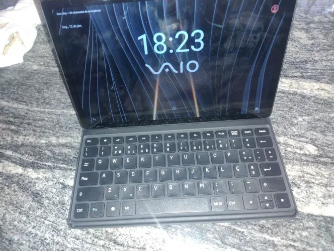 Tablet TL10 VAIO com teclado magnético