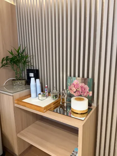 Aparador ripado com balcão de 1 porta