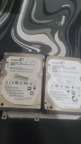 Dois HDs de notebook de 500 GB da Seagate