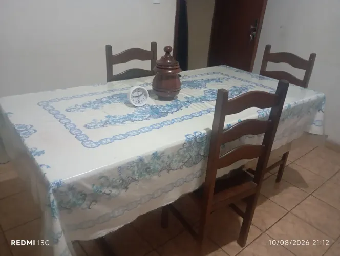 Mesa com cadeiras