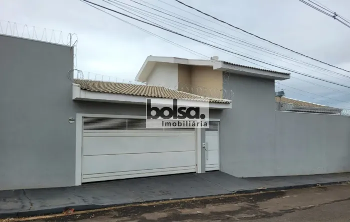 Casa para venda com 218 m² e 3 quartos em Parque Residencial Castelo, Bauru - SP