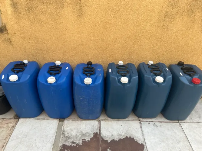 Vendo galões de 50 litros vazio , para uso geral 