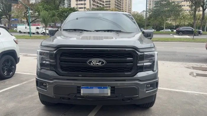 Ford F-150 Lariat 4X4 5.0 V8 2025
