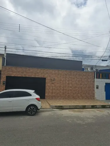 Casa no Conjunto Acauã/Graciliano: 4/4, 2 suítes, 1 BWC | Próximo Shopping Pátio Maceió