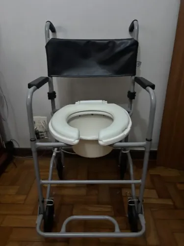 Cadeira higiênica de banho