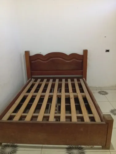 Vende-se chama relíquia madeira pura