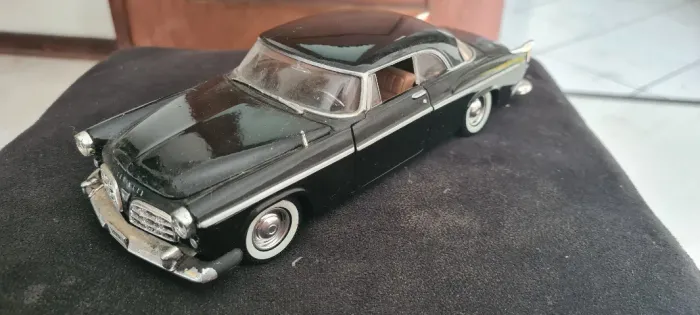 Miniatura Chrysler C300 1955 1:24 Preto
