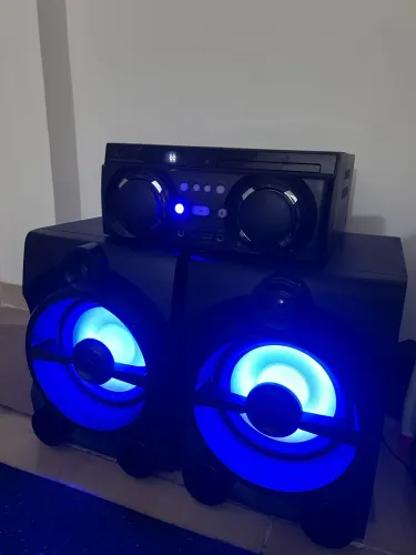 Tv 32 SEMP, mas caixas de som. $600