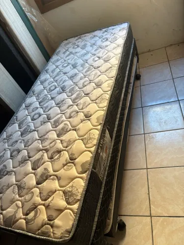 Cama solteiro com auxiliar