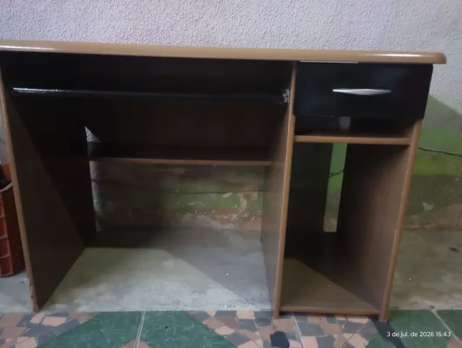Mesa de computador , vendo por falta de espaço por apenas 150,00,,,a vista bscar no local 