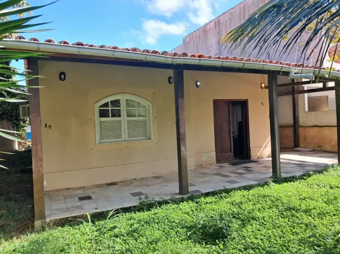 CASA 30 METROS DA LAGOA COM FUNDOS PRO CANAL em Praia Sêca - Araruama - RJ