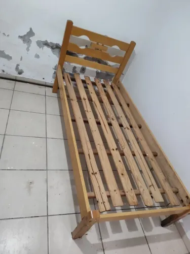 Cama Solteiro - Sem Colchão - Retirar no Local