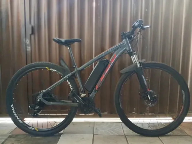 Bike elétrica Oggi Hacker Sports, Motor 350w e Bateria 10 Amperes