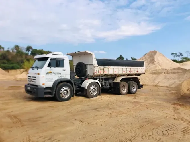 ? Areia, Pedra, Brita e Terraplanagem em BH - Entrega Rápida
