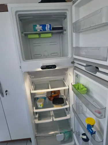 Vendo geladeira semi nova